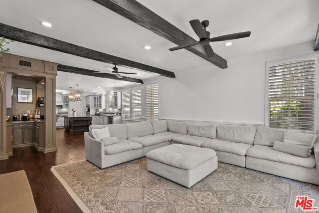 638 Oak Tree Court, Simi Valley CA: https://media.crmls.org/mediaz/0f2fa24f-b582-4e00-996e-c4c26231c5c6.jpg
