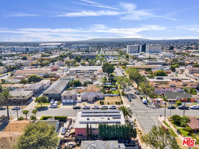 724 S Flower Street, Inglewood CA: https://media.crmls.org/mediaz/0f2fd6f4-4aee-4d91-af56-9c22ad4cdf77.jpg