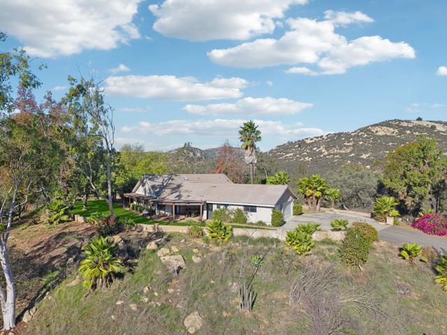 26086 Bear Valley Heights Road, Escondido CA: https://media.crmls.org/mediaz/0f301a89-4050-4321-9c84-96c92e33ca87.jpg