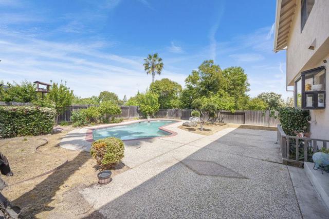 1711 Mantelli Drive, Gilroy CA: https://media.crmls.org/mediaz/0f301aad-c34f-4718-a418-c3948e8c2a9c.jpg