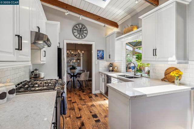 700 Golf Club Way, Pleasant Hill CA: https://media.crmls.org/mediaz/0f30639b-d06f-42be-a4f3-cf929881f71f.jpg