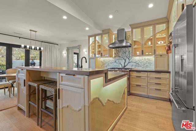 2835 Oak Point Drive, Los Angeles CA: https://media.crmls.org/mediaz/0f30fc1b-8984-4a4f-96c8-d9711ab49922.jpg