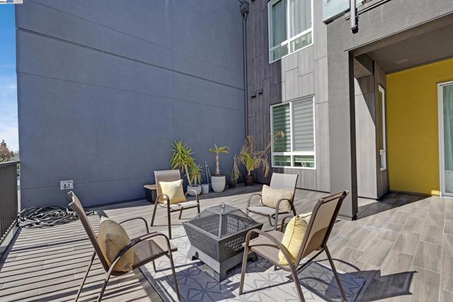 45158 Tom Blalock St, Fremont CA: https://media.crmls.org/mediaz/0f313873-d500-4265-9cbc-72e1c28872be.jpg