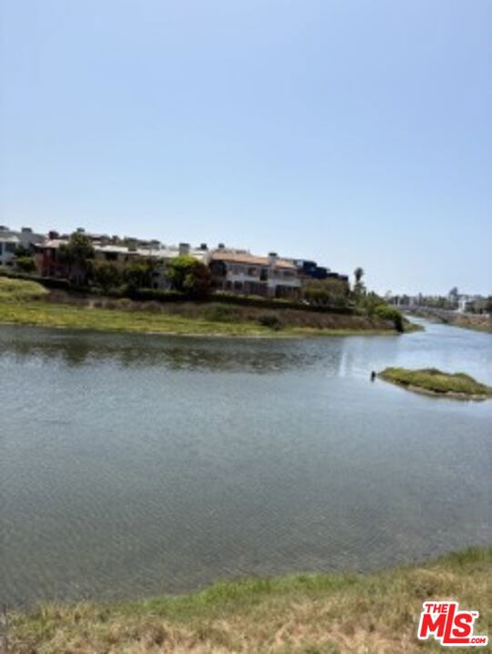 120 Hurricane, Marina del Rey CA: https://media.crmls.org/mediaz/0f31804c-b851-4d2a-8c2f-1813aa85776d.jpg