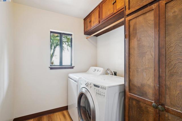 23762 Hutchinson Rd, Los Gatos CA: https://media.crmls.org/mediaz/0f31ff43-c71a-48fd-ba0a-f3a9c90174c1.jpg