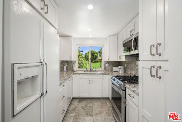 69385 Avenida De Las Montanas, Cathedral City CA: https://media.crmls.org/mediaz/0f327c3c-8727-4427-aef1-c2a11c3c604e.jpg