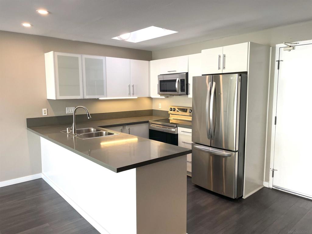 8338 Regents Rd - photo 2
