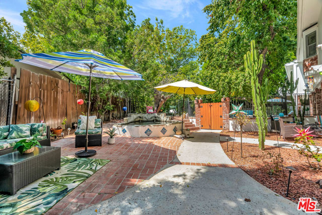 5025 Delita Place, Woodland Hills CA: https://media.crmls.org/mediaz/0f32eda4-c105-4ccc-919d-5f72650f0243.jpg