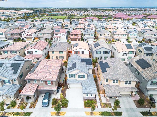 257 E Terra Mia Ave, Mountain House CA: https://media.crmls.org/mediaz/0f33eca7-1809-402e-93a5-f14e43f449bf.jpg