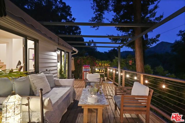 19817 Montau Drive, Topanga CA: https://media.crmls.org/mediaz/0f33ef2c-fb4a-4f19-a547-d1ff5e2afe16.jpg