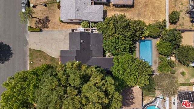 7731 Oak Park Avenue, Lake Balboa CA: https://media.crmls.org/mediaz/0f343417-db83-42fb-ae92-03808fb47962.jpg