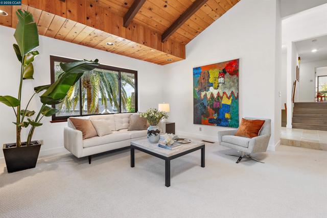 220 Devonshire Ct, Pleasant Hill CA: https://media.crmls.org/mediaz/0f346f45-258a-4f61-8d35-975e3856da42.jpg