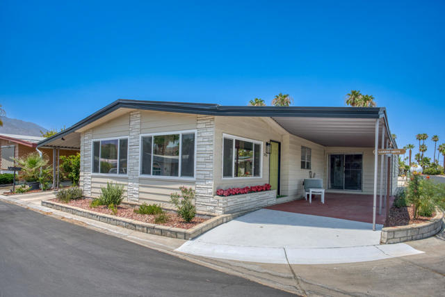 257 Laredo Drive, Palm Springs CA: https://media.crmls.org/mediaz/0f3489fa-c7bf-4a88-8940-01ca1796e415.jpg