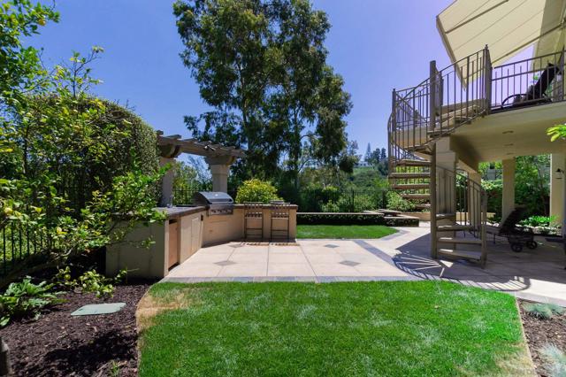 2537 Carriagedale Row, La Jolla CA: https://media.crmls.org/mediaz/0f34c51c-8ceb-42a8-8669-5d30ef6af654.jpg