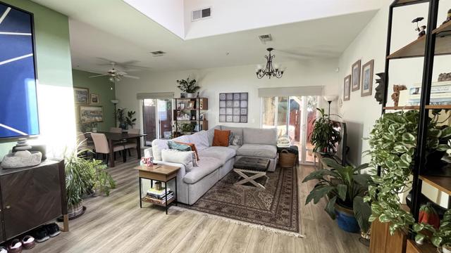 Detail Gallery Image 23 of 52 For 9300 Burnet Ave #111,  North Hills,  CA 91343 - 3 Beds | 2/1 Baths