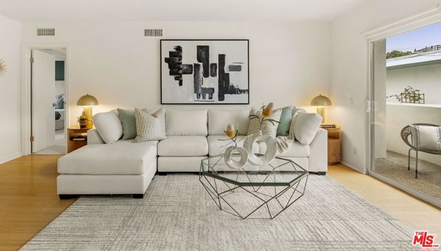 1447 Stanford Street, Santa Monica CA: https://media.crmls.org/mediaz/0f34d78f-d159-4e69-ab4e-e5cf727e742e.jpg