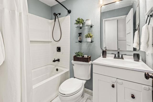 Detail Gallery Image 12 of 28 For 166 Lakeview Ave, Spring Valley,  CA 91977 - 4 Beds | 3 Baths