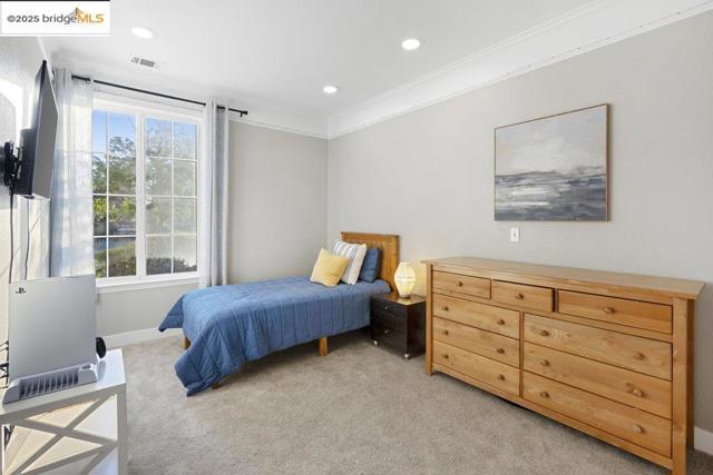1030 Orchid Dr, Brentwood CA: https://media.crmls.org/mediaz/0f3528eb-7388-4046-8860-90266be0e310.jpg
