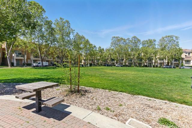 353 Whisman Station Drive, Mountain View CA: https://media.crmls.org/mediaz/0f3539f5-8efd-40a5-9ed8-dd5a1a5026f5.jpg
