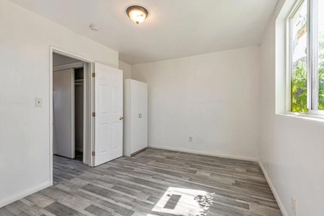 847 W 43rd Street, Los Angeles CA: https://media.crmls.org/mediaz/0f35b6c5-ad82-4f00-90e9-0b2354ce3238.jpg