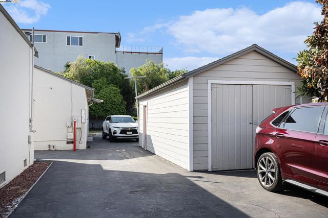 1143 D St, Hayward CA: https://media.crmls.org/mediaz/0f35c4ad-760b-483f-ba14-052d0a3510d7.jpg