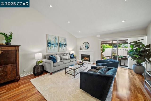 672 Savoy Ct, Walnut Creek CA: https://media.crmls.org/mediaz/0f35e905-d2ae-495b-8137-0101463525ec.jpg