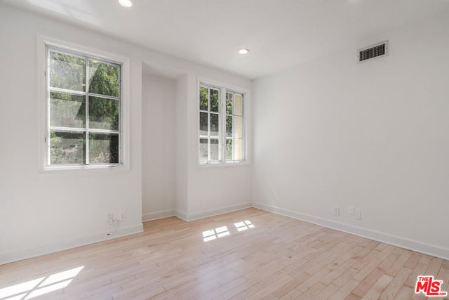 2370 Brookshire Lane, Los Angeles CA: https://media.crmls.org/mediaz/0f365114-8fcd-415f-8f6f-a2e2268fe098.jpg