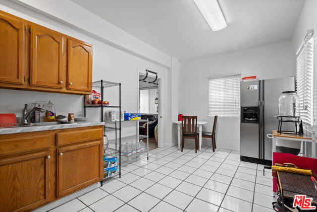 2963 San Marino Street, Los Angeles CA: https://media.crmls.org/mediaz/0f3731bf-1bb4-4247-a6ab-fc3eaa4ecfda.jpg