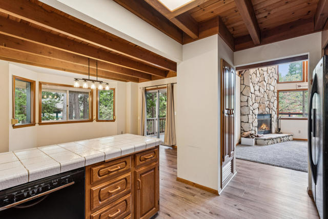 27157 Peninsula Drive, Lake Arrowhead, CA 92352