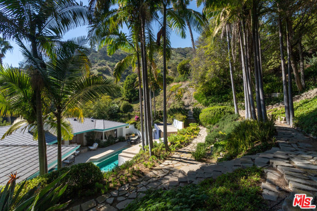 2034 Outpost Drive, Los Angeles CA: https://media.crmls.org/mediaz/0f3826ca-b0c4-49db-874b-4b6e32df570e.jpg