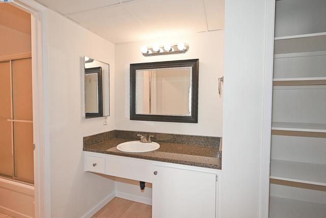 320 N Civic Dr, Walnut Creek CA: https://media.crmls.org/mediaz/0f3860d3-c8f6-45ef-bdda-432ad148b792.jpg