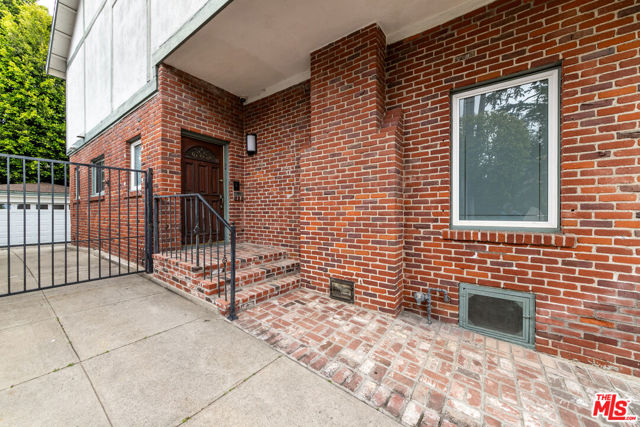 1358 Holmby Avenue, Los Angeles CA: https://media.crmls.org/mediaz/0f387777-a15c-4eb2-a155-01d8c427cb4b.jpg