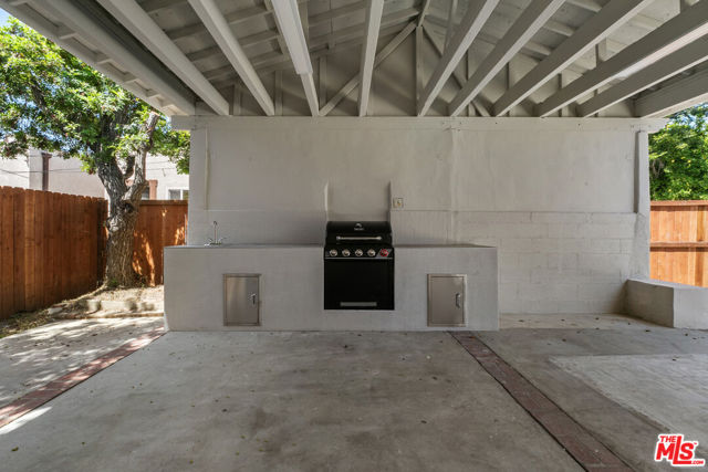 3915 1/2 S Budlong Avenue, Los Angeles CA: https://media.crmls.org/mediaz/0f397a38-84e0-46f8-a34b-e08eecfa1286.jpg