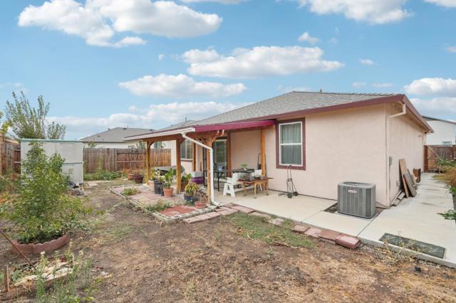 10330 Bono Lane, Stockton CA: https://media.crmls.org/mediaz/0f399447-5af2-4b74-820b-b75fe0c4f1f5.jpg