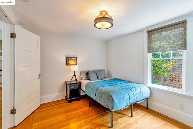 6108 Hillegass Ave, Oakland CA: https://media.crmls.org/mediaz/0f39e902-56d1-4e13-b072-e608bb95786f.jpg