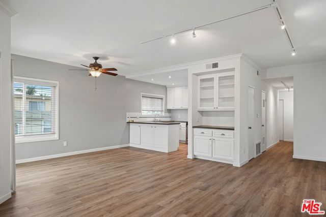 11938 Courtleigh Drive, Los Angeles CA: https://media.crmls.org/mediaz/0f3a22cc-6f3c-4531-b950-38d783ec6e19.jpg