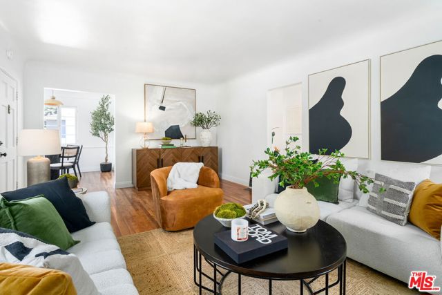 3340 Cardiff Avenue, Los Angeles CA: https://media.crmls.org/mediaz/0f3a316a-4a4d-40d0-a070-4c77947bf023.jpg