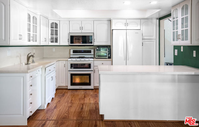 27003 Rio Prado Drive, Valencia CA: https://media.crmls.org/mediaz/0f3b3726-428a-4551-829e-9534cbd8f963.jpg