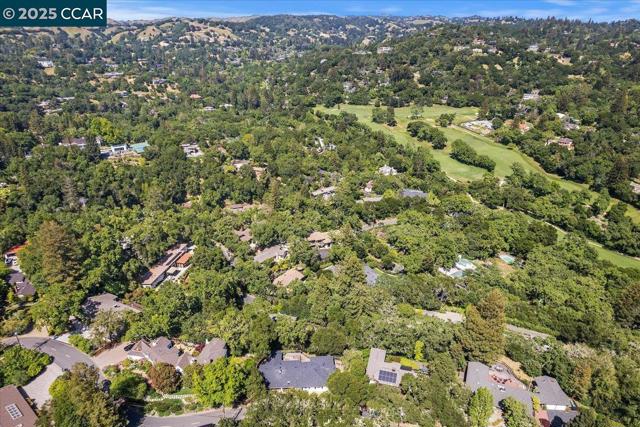 135 Camino Don Miguel, Orinda CA: https://media.crmls.org/mediaz/0f3be214-2c3c-4cdb-a15f-d8f3cbae9e67.jpg