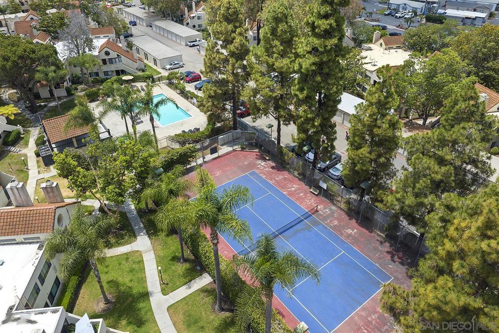 https://media.crmls.org/mediaz/0f3c7213-efd4-4599-b2f4-718174e4743c.jpg?preset=X-Large