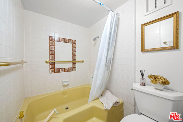 10535 Wilshire Boulevard, Los Angeles CA: https://media.crmls.org/mediaz/0f3c8477-6f9e-4722-b9b9-aebbf88eac79.jpg