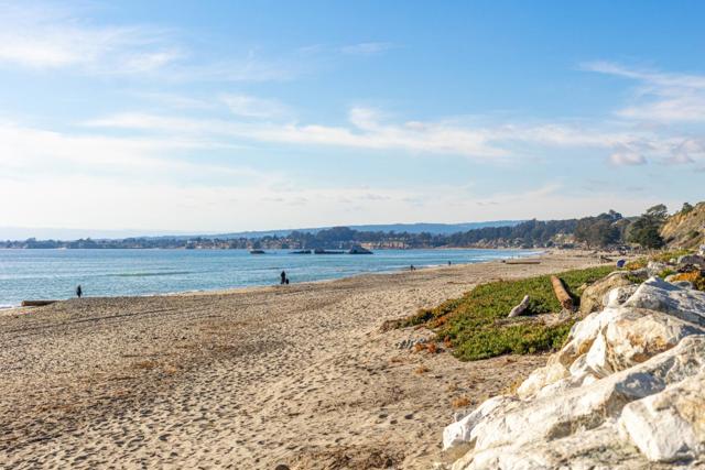 2834 Casa De Vida Drive, Aptos CA: https://media.crmls.org/mediaz/0f3d7dae-40e3-4263-8a24-3b1b07a01326.jpg