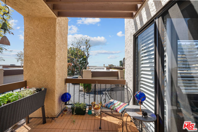 712 Vallejo Villas, Los Angeles CA: https://media.crmls.org/mediaz/0f3dc0b5-0304-417f-90e4-78979cf0d7d5.jpg
