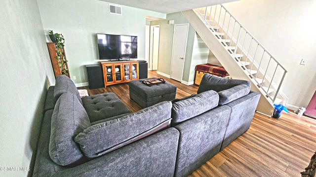232 Gazania Court, Thousand Oaks CA: https://media.crmls.org/mediaz/0f3dcde8-c561-4f3d-b98f-83f99a4b9ffd.jpg