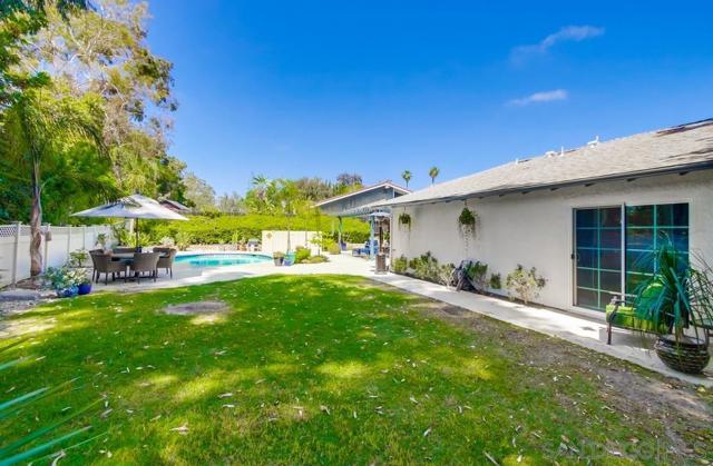 10518 Gabacho Dr, San Diego CA: https://media.crmls.org/mediaz/0f3f0c07-c24d-417a-a86c-9e94c77f1bca.jpg