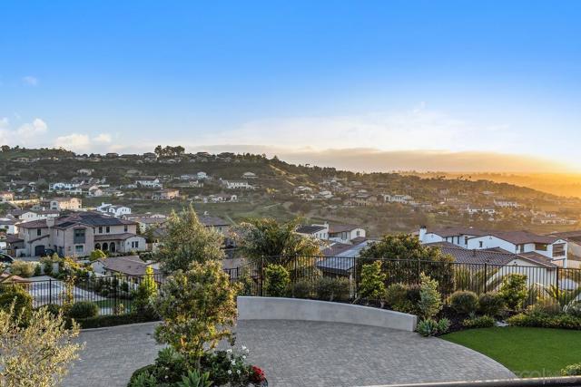 8416 Hidden Cove Way, San Diego CA: https://media.crmls.org/mediaz/0f3f3279-cb13-4053-93bd-1fa024154ba0.jpg