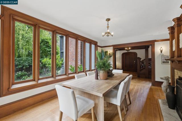 91 Tunnel Rd, Berkeley CA: https://media.crmls.org/mediaz/0f3f4991-9d0e-4427-bca2-585ac43089e6.jpg
