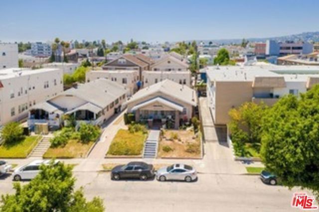 423 N Serrano Avenue, Los Angeles CA: https://media.crmls.org/mediaz/0f401ff9-cb3e-45e3-8e3d-44787cf47217.jpg