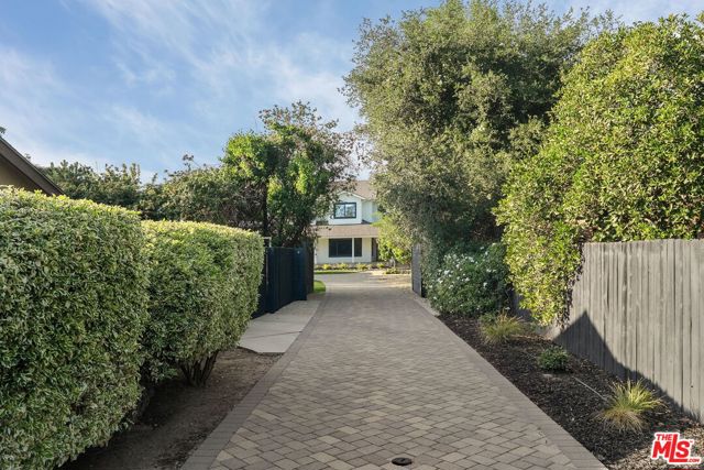 17805 Erwin Street, Encino CA: https://media.crmls.org/mediaz/0f403464-df84-4bc5-b96d-6db1c9fb2dd5.jpg