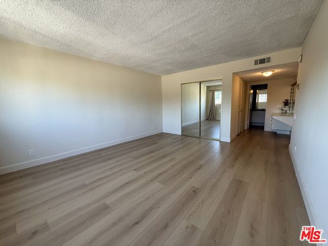 910 S Holt Avenue, Los Angeles CA: https://media.crmls.org/mediaz/0f4036f4-dbeb-49b5-a4e8-0b498f16d50e.jpg
